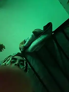 Snapshot of shadespider chatting on April 2, 2026, 2:08 am shadespider online show from April 2, 2026, 2:08 am