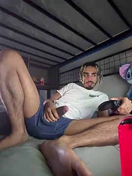 Snapshot of shadespider chatting on April 11, 2026, 12:20 pm shadespider online show from April 11, 2026, 12:20 pm