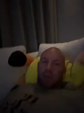 Snapshot of Missleil chatting on October 14, 2025, 8:20 pm Missleil online show from October 14, 2025, 8:20 pm