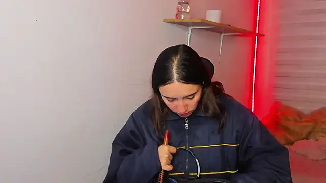 Emily Lindey online show from November 23, 2025, 3:16 am