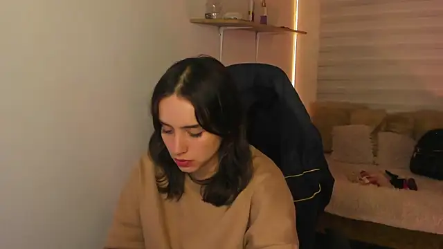 Emily Lindey online show from October 19, 2025, 3:20 am