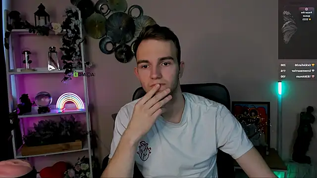 astren villo online show from April 28, 2026, 8:19 am