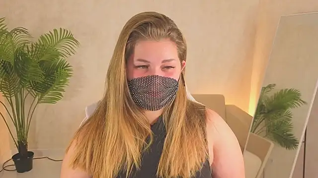 Scarlet Sinera online show from October 19, 2025, 12:02 am