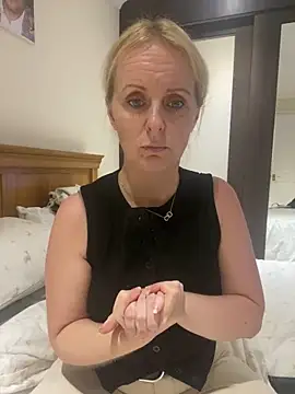 madamlillyrose online show from October 29, 2025, 3:44 pm