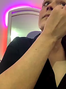 Snapshot of La-Gatiita-trans chatting on December 2, 2025, 9:27 pm La-Gatiita-trans online show from December 2, 2025, 9:27 pm