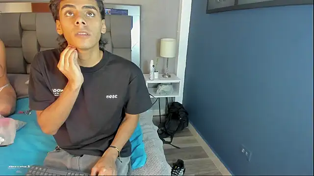 Kendra and liam online show from November 7, 2025, 12:42 pm