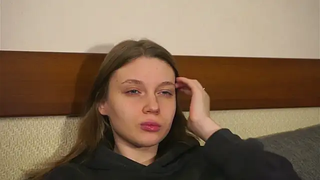 Snapshot of RoslynArcuo chatting on November 12, 2025, 8:45 pm RoslynArcuo online show from November 12, 2025, 8:45 pm