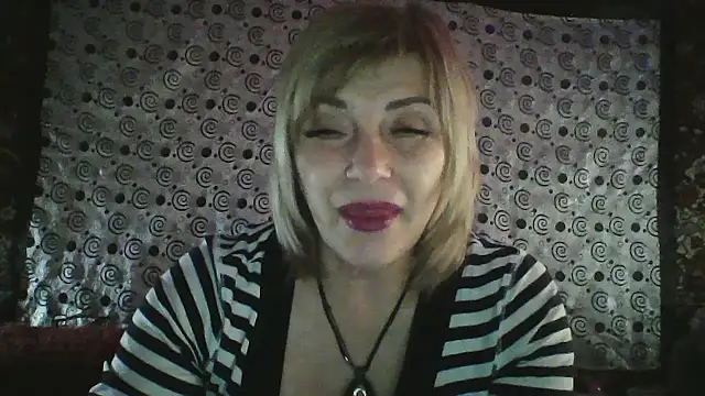 Snapshot of Lia_Ray chatting on December 1, 2025, 8:21 pm Lia Ray online show from December 1, 2025, 8:21 pm