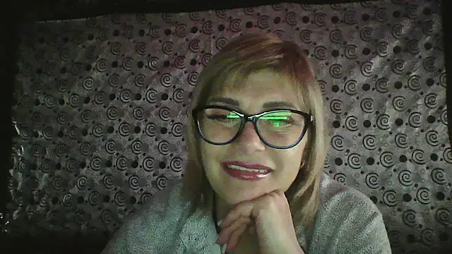 Snapshot of Lia_Ray chatting on November 8, 2025, 10:13 pm Lia Ray online show from November 8, 2025, 10:13 pm
