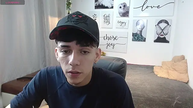 Snapshot of AmethystShadow17 chatting on November 20, 2025, 4:29 pm AmethystShadow17 online show from November 20, 2025, 4:29 pm