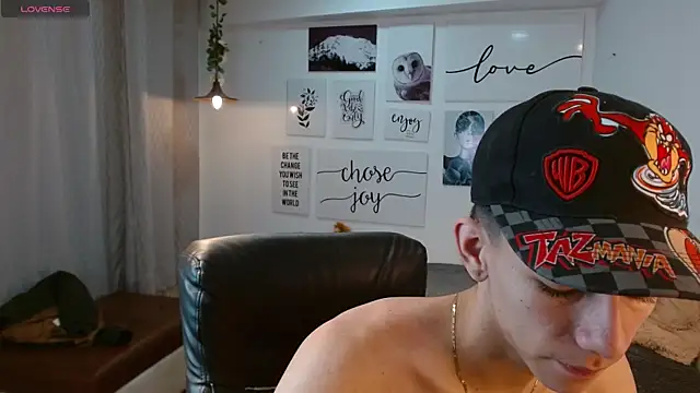 Snapshot of AmethystShadow17 chatting on November 25, 2025, 3:45 pm AmethystShadow17 online show from November 25, 2025, 3:45 pm