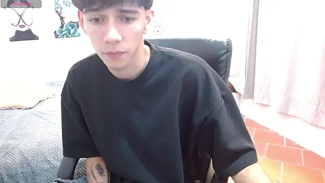 Snapshot of AmethystShadow17 chatting on October 24, 2025, 3:44 pm AmethystShadow17 online show from October 24, 2025, 3:44 pm