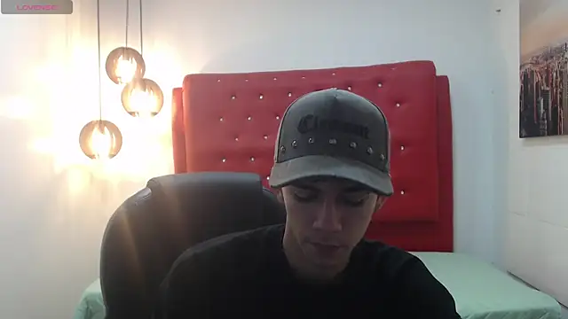 AmethystShadow17 online show from December 14, 2025, 4:12 pm