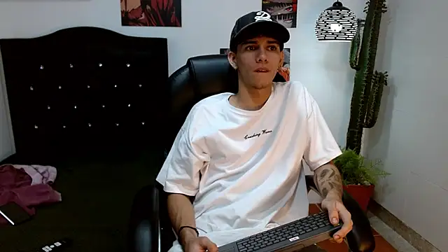 AmethystShadow17 online show from June 14, 2026, 4:14 am