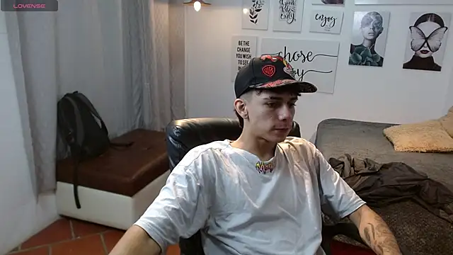 Snapshot of AmethystShadow17 chatting on November 22, 2025, 12:15 pm AmethystShadow17 online show from November 22, 2025, 12:15 pm