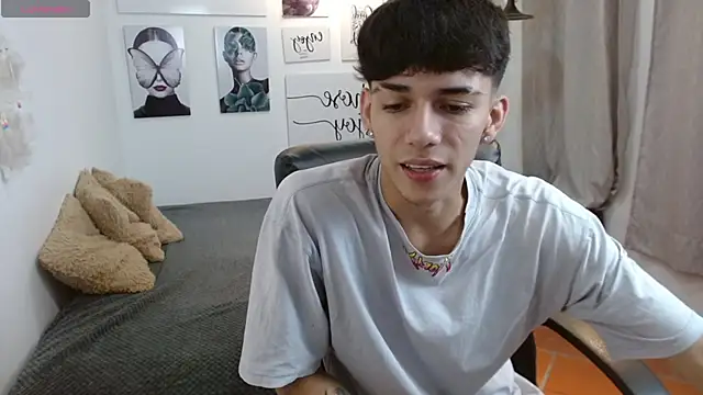 Snapshot of AmethystShadow17 chatting on October 30, 2025, 4:48 pm AmethystShadow17 online show from October 30, 2025, 4:48 pm