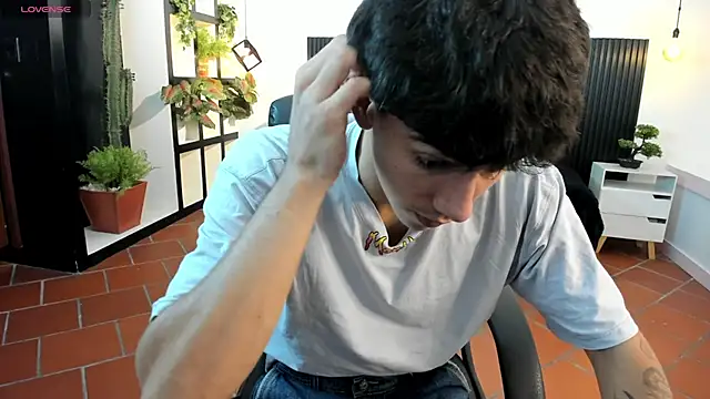 Snapshot of AmethystShadow17 chatting on October 22, 2025, 3:22 pm AmethystShadow17 online show from October 22, 2025, 3:22 pm