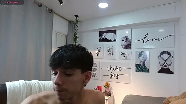 Snapshot of AmethystShadow17 chatting on November 15, 2025, 5:06 pm AmethystShadow17 online show from November 15, 2025, 5:06 pm