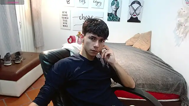 Snapshot of AmethystShadow17 chatting on November 14, 2025, 4:10 pm AmethystShadow17 online show from November 14, 2025, 4:10 pm