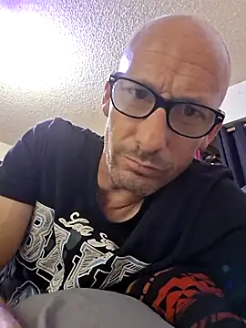 Snapshot of whateveruwanthowever chatting on October 31, 2025, 6:43 am whateveruwanthowever online show from October 31, 2025, 6:43 am