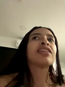 Snapshot of Aithana_Petite chatting on December 4, 2025, 3:27 am Aithana Petite online show from December 4, 2025, 3:27 am