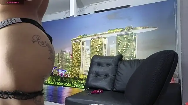 Zakura hot 25 online show from October 25, 2025, 10:03 am