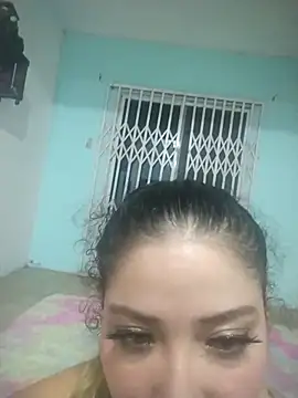 Yvonny27 online show from February 18, 2026, 5:16 am