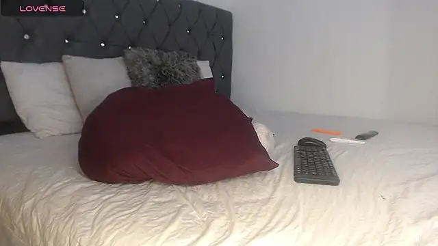 Snapshot of LittleAli03 chatting on November 28, 2025, 7:19 am LittleAli03 online show from November 28, 2025, 7:19 am