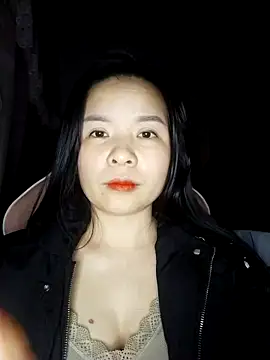 Snapshot of Listen-ly chatting on November 4, 2025, 3:27 pm Listen-ly online show from November 4, 2025, 3:27 pm