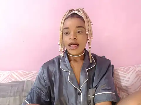 fifiqueen25 online show from October 26, 2025, 2:39 pm