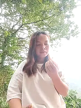 Nguyet2k4 online show from May 14, 2026, 11:46 pm