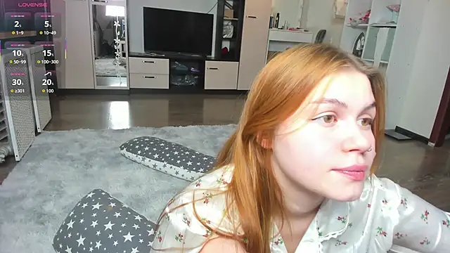 Snapshot of HeatherNextDoor chatting on November 5, 2025, 3:09 am HeatherNextDoor online show from November 5, 2025, 3:09 am