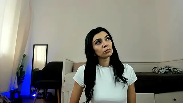 Snapshot of ReneeVoss chatting on March 19, 2026, 10:26 am ReneeVoss online show from March 19, 2026, 10:26 am