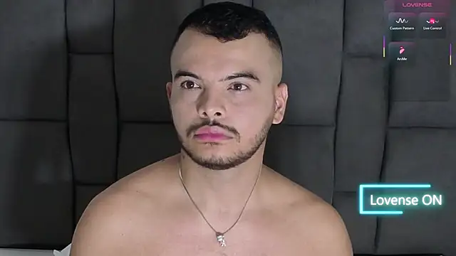 Snapshot of Matia5Tower5 chatting on November 24, 2025, 9:59 pm Matia5Tower5 online show from November 24, 2025, 9:59 pm