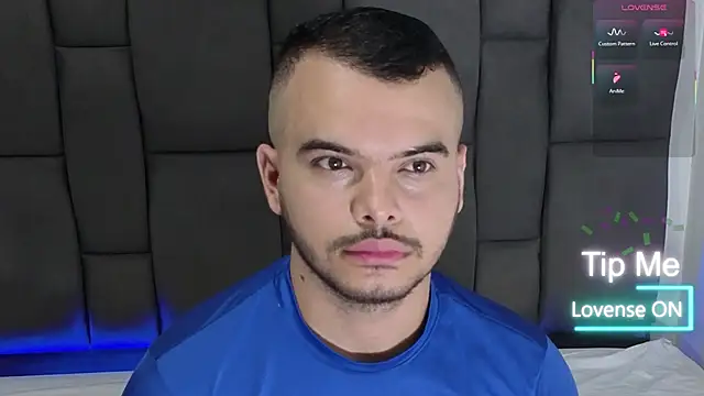 Snapshot of Matia5Tower5 chatting on November 5, 2025, 10:46 pm Matia5Tower5 online show from November 5, 2025, 10:46 pm