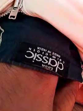 Snapshot of svk_05 chatting on November 26, 2025, 6:24 am svk 05 online show from November 26, 2025, 6:24 am