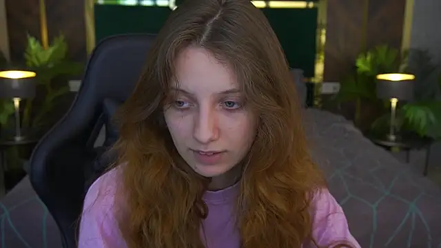 CuteeFoxy online show from April 7, 2026, 1:13 pm