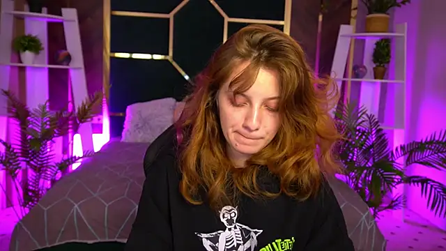 CuteeFoxy online show from November 14, 2025, 2:21 pm