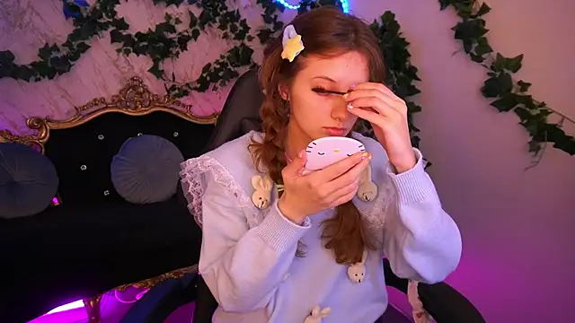 CuteeFoxy online show from November 28, 2025, 2:50 pm