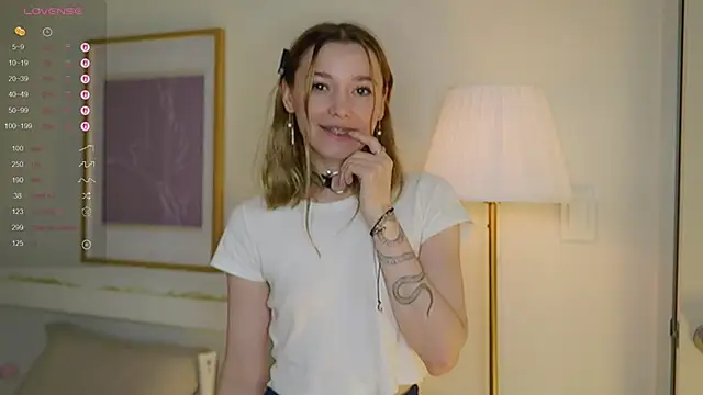 Snapshot of StarryMary chatting on October 25, 2025, 9:04 pm StarryMary online show from October 25, 2025, 9:04 pm