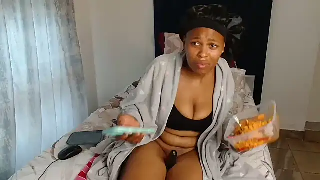 Snapshot of Bubbles156 chatting on December 4, 2025, 8:24 am Bubbles156 online show from December 4, 2025, 8:24 am