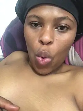 Snapshot of Bubbles156 chatting on February 18, 2026, 8:38 pm Bubbles156 online show from February 18, 2026, 8:38 pm