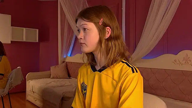Snapshot of AllyBond chatting on October 19, 2025, 4:10 pm AllyBond online show from October 19, 2025, 4:10 pm