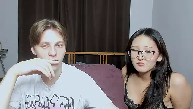 Blossomandbee online show from November 3, 2025, 8:23 pm