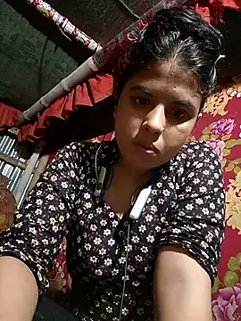 Snapshot of Pori_Moni1 chatting on October 16, 2025, 4:04 pm Pori Moni1 online show from October 16, 2025, 4:04 pm