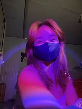 Snapshot of noe-00 chatting on October 25, 2025, 10:47 am noe-00 online show from October 25, 2025, 10:47 am