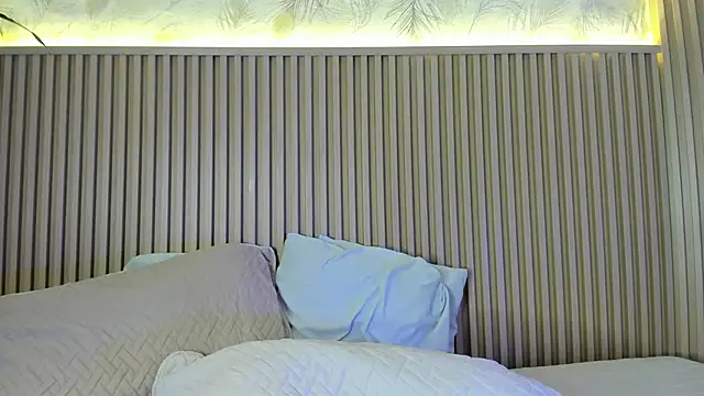 I karly online show from November 21, 2025, 1:43 pm