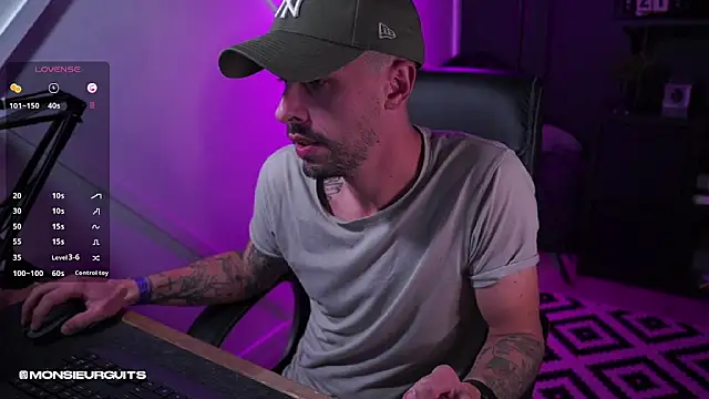 monsieurguitsxxx online show from November 9, 2025, 6:34 pm