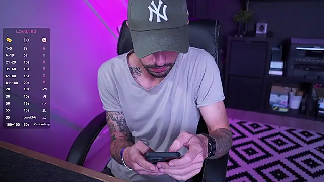 monsieurguitsxxx online show from November 10, 2025, 12:32 pm