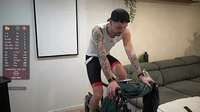 monsieurguitsxxx online show from February 14, 2026, 4:07 pm